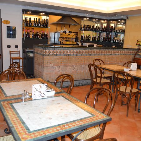 Hotel Neapolis Esterno foto