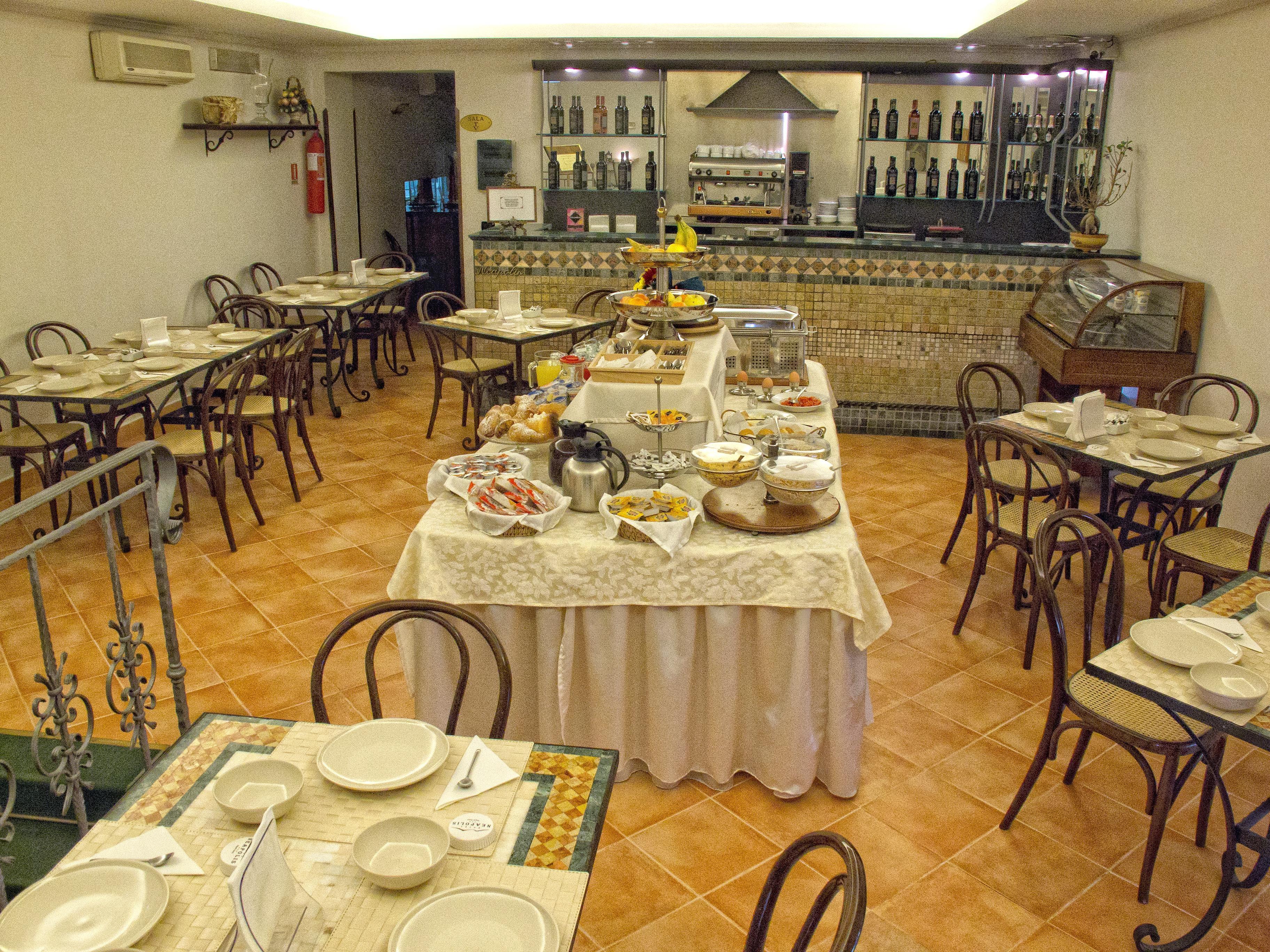 Hotel Neapolis Esterno foto