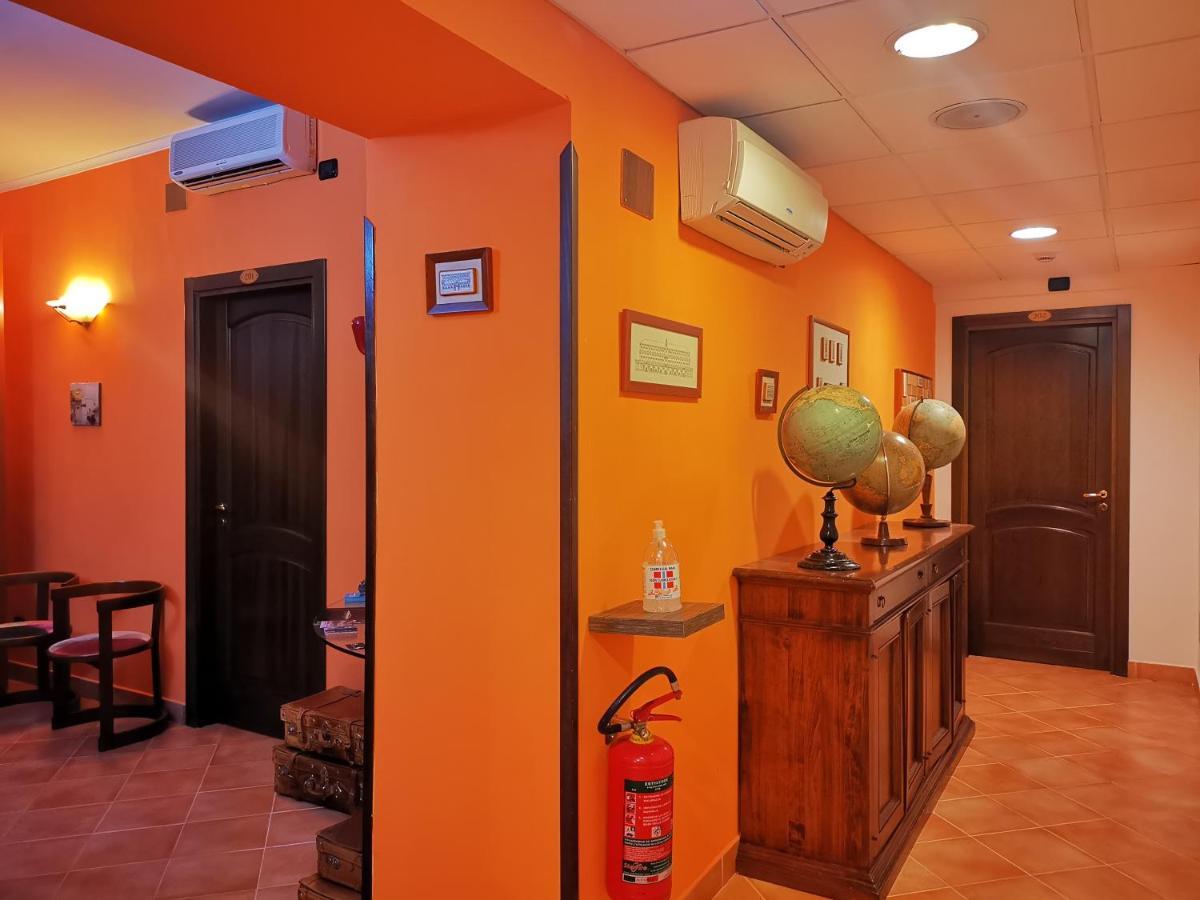 Hotel Neapolis Esterno foto